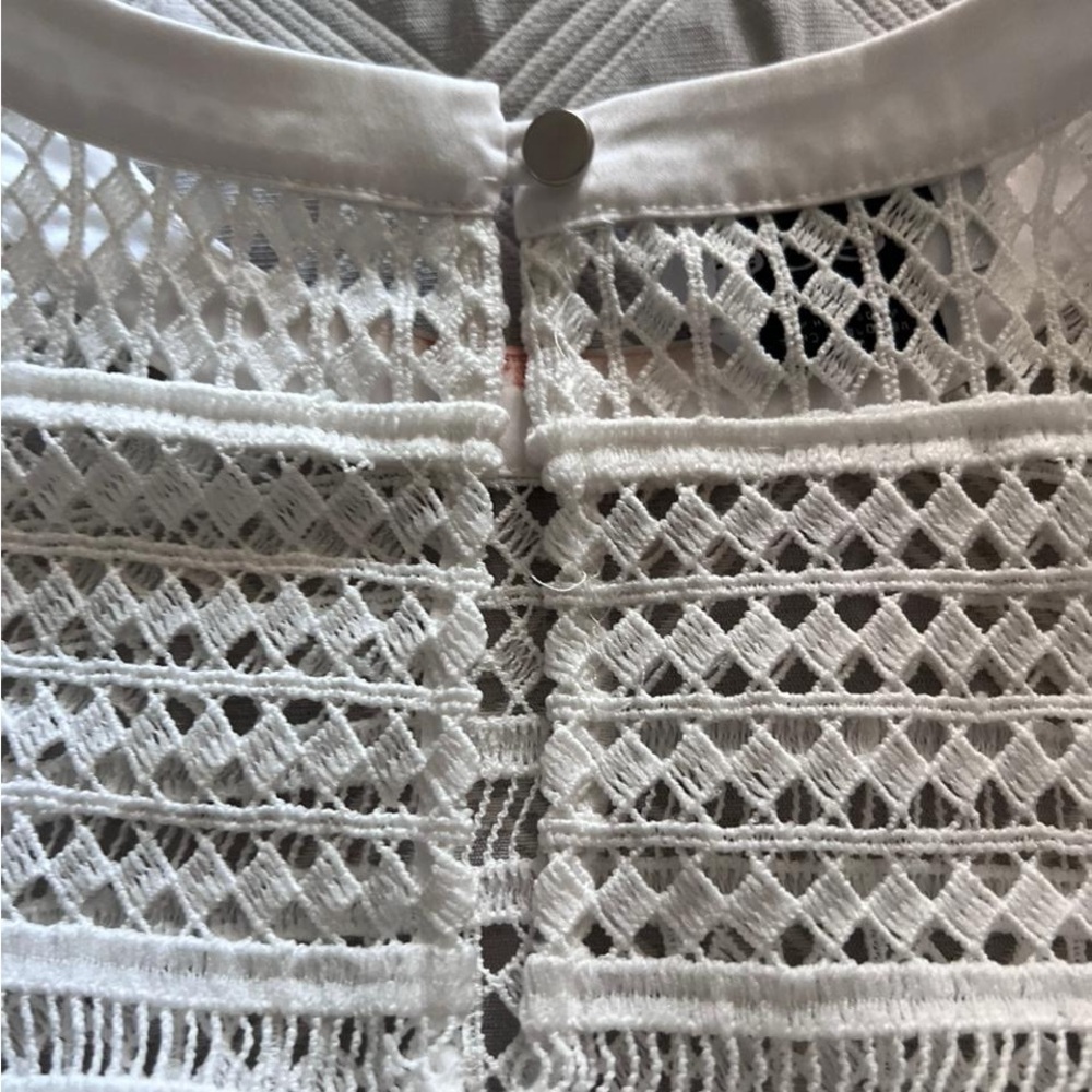 Bebe White ruffled Boho Detailed long sleeved cropped Blouse size M - Picture 3 of 13